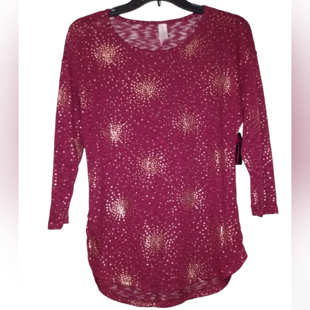 No Boundaries Juniors Burgundy and Gold Top